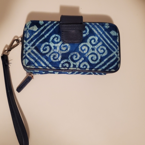 Vera Bradley Handbags - VERA BRADLEY - RFID SMARTPHONE WRISTLET -  Cuban Tiles 21163-G03 - Pre-owned